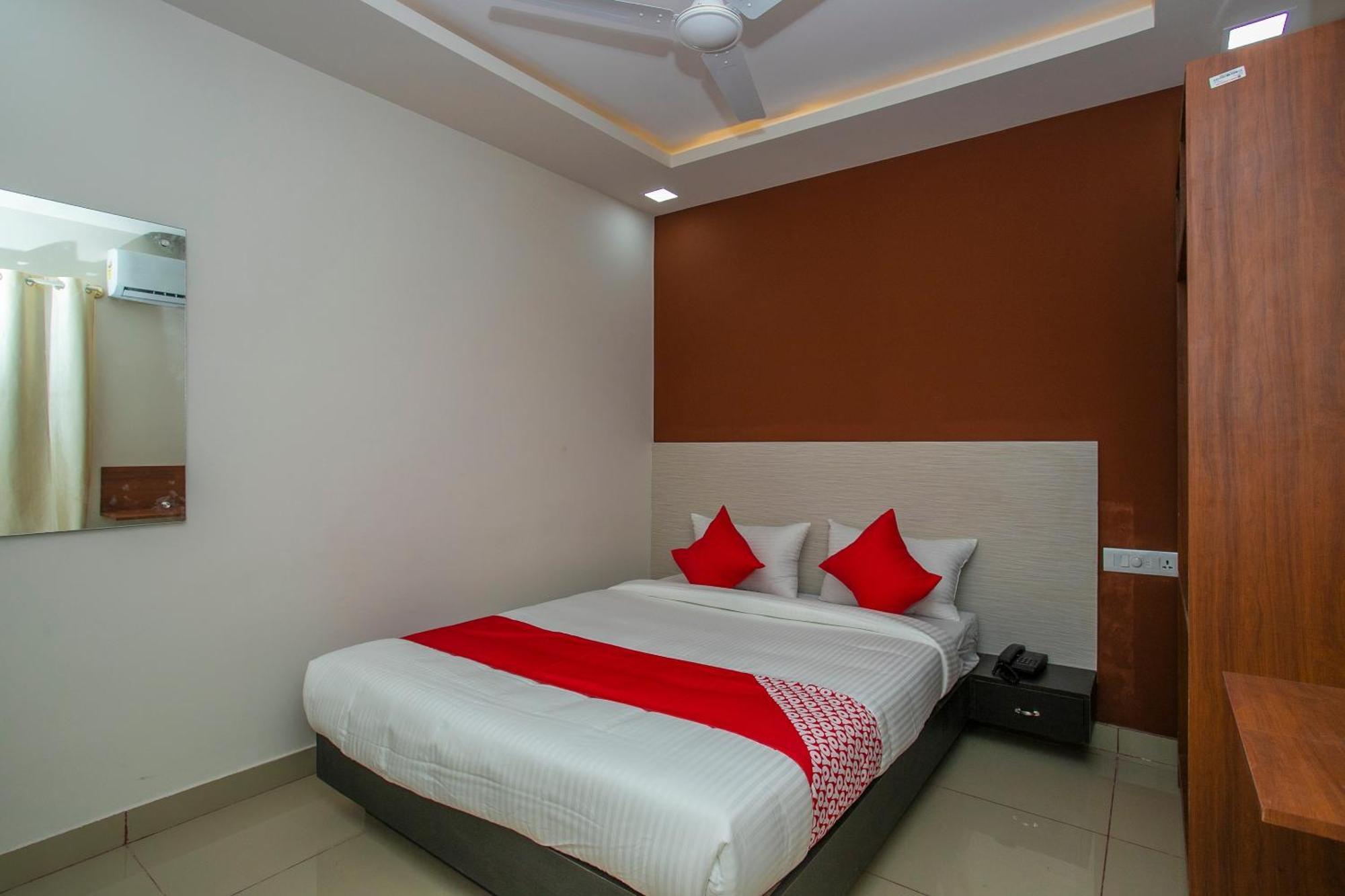 Hotel O Varcity Phi Premium Pavilion ,Above Hdfc Bank ,Near Anjaneya Temple Madiwala, Hosur Main R Bangalore Dış mekan fotoğraf